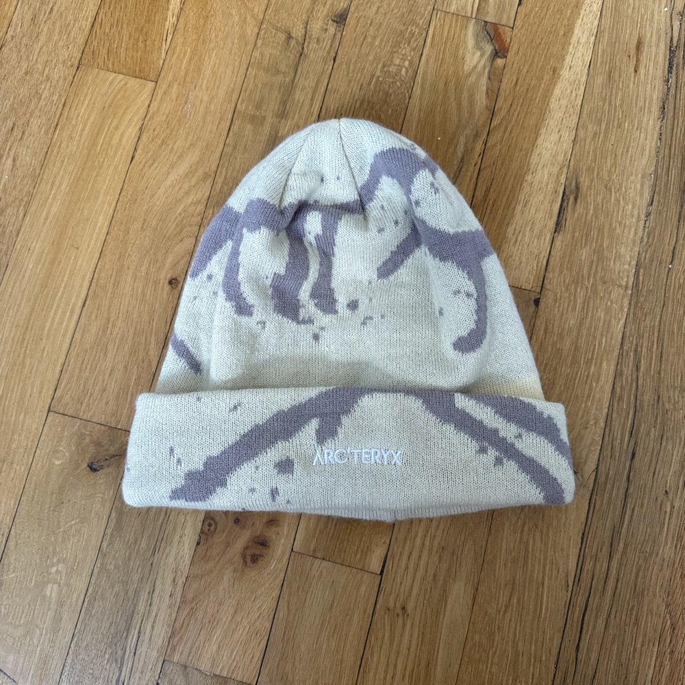 Arc'teryx Cream & Lavender Patterned Beanie